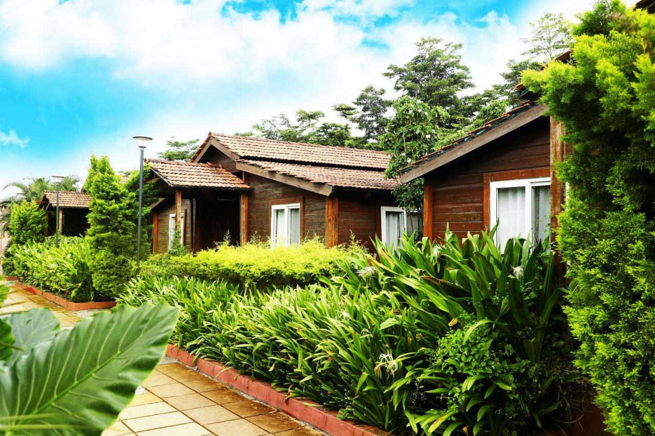 Hotel Sunnys World Pune Exterior foto
