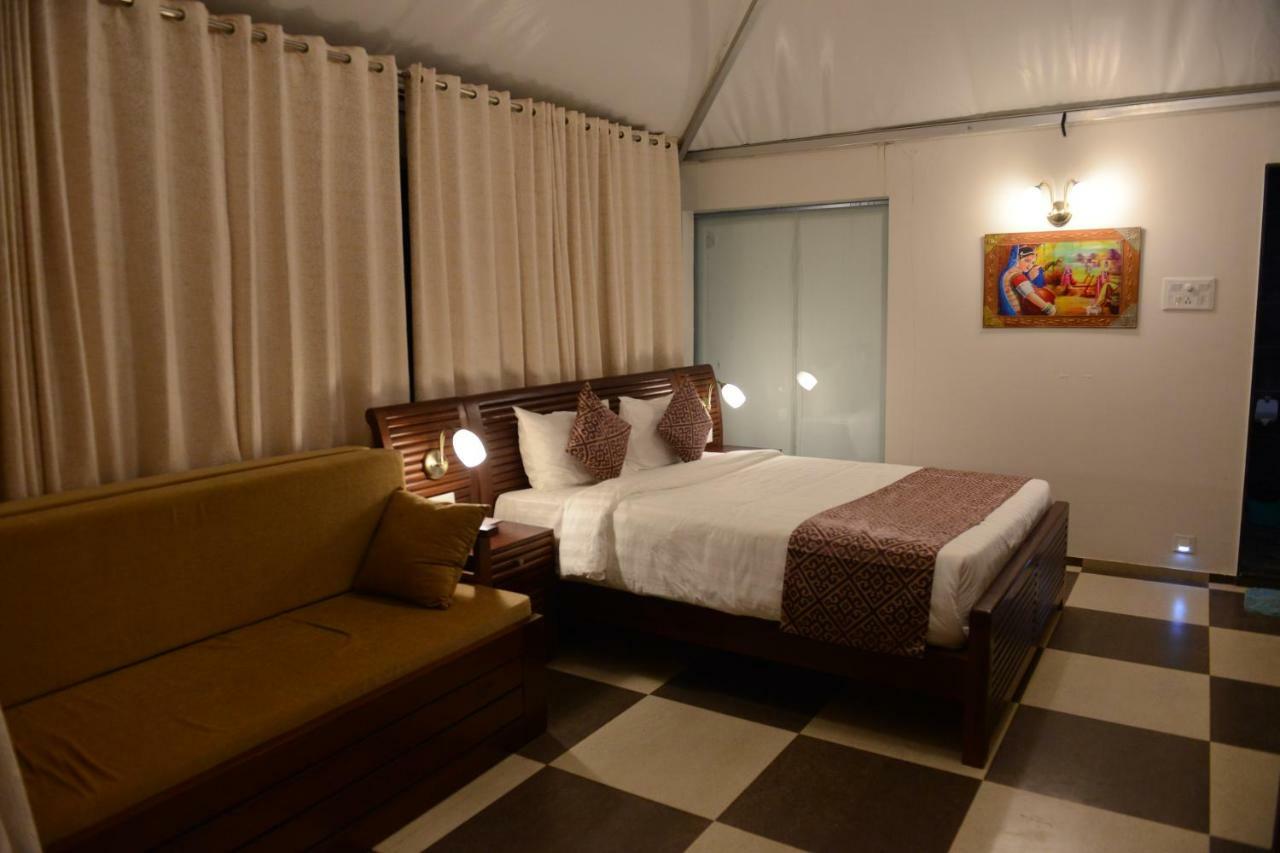 Hotel Sunnys World Pune Exterior foto